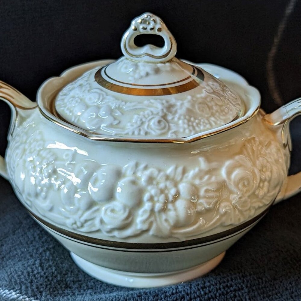 Vintage Crown Ducal Florentine Gold Band 2057 Sugar Bowl With Lid–c  1950s/1960s